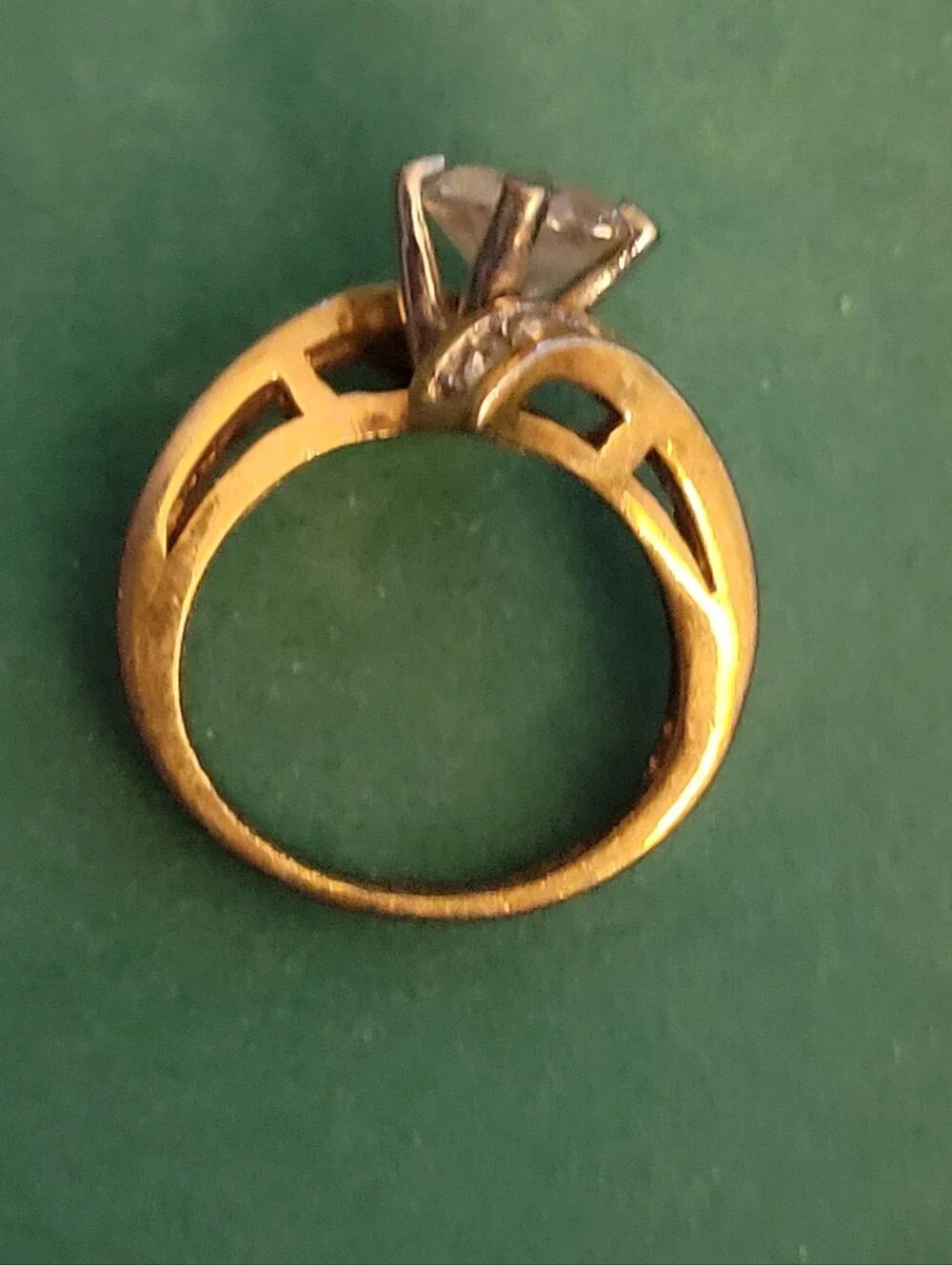 Beauitful Cubic Zirconia Engagement Style Ring - White Center Stone size 5